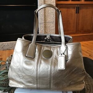 COACH GOLD KISS LOCK SHOULDER BAG